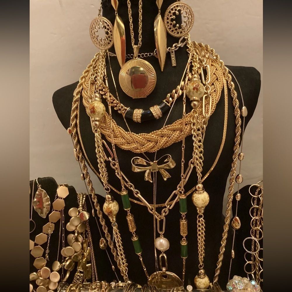 ⚜️ Huge 4 LB Jewelry Lot | Vintage & Mod Bulk Bundle | Reseller Inventory! ⚜️ - Picture 8 of 12